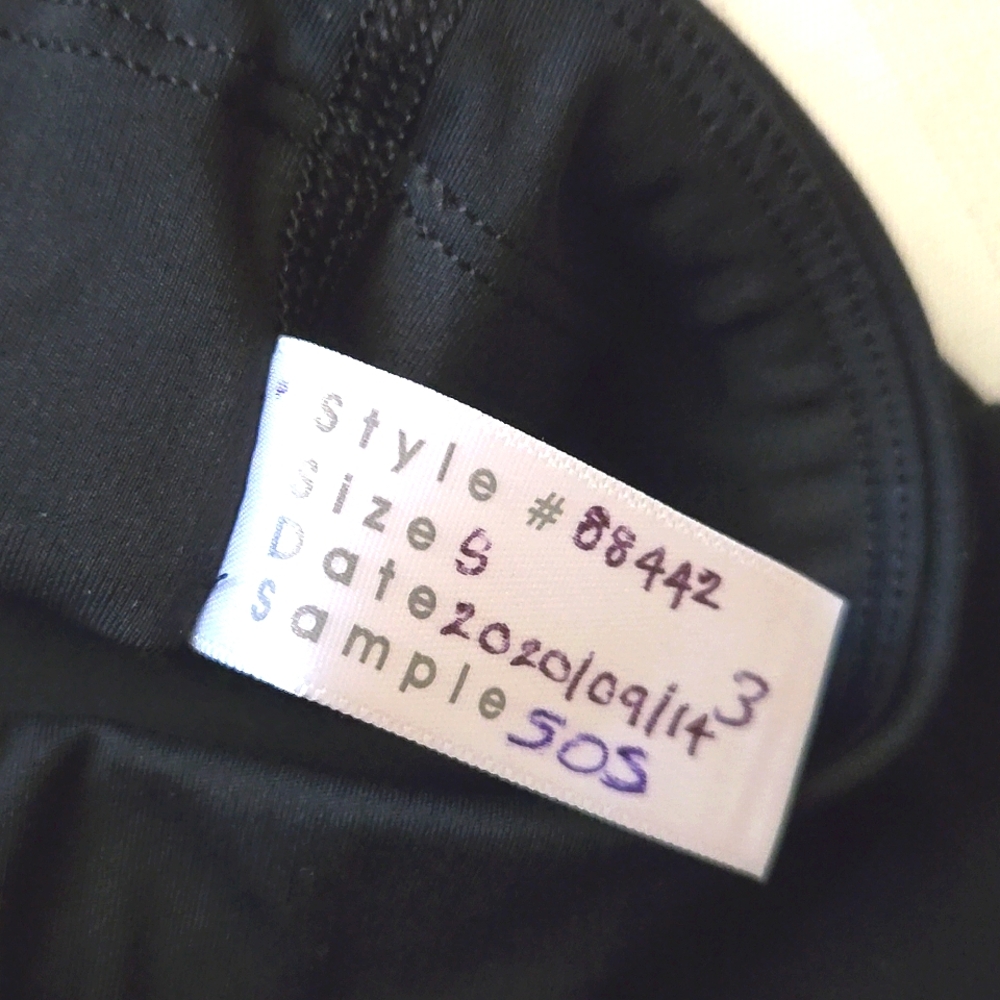 Athleta High Rise Chaturanga Capri Solid Black - Picture 10 of 13